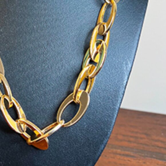 Dannijo – High Gloss Bold Gold Link Statement Necklace - NWOT - Picture 3 of 5